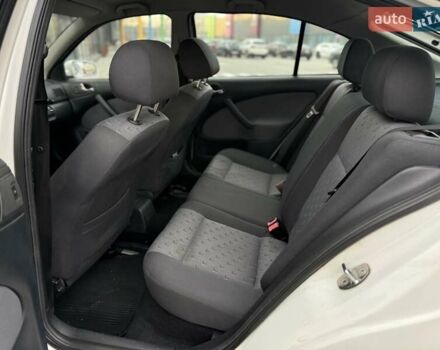 Белый Шкода Октавия, объемом двигателя 1.6 л и пробегом 261 тыс. км за 4750 $, фото 8 на Automoto.ua