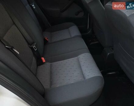 Білий Шкода Октавія, об'ємом двигуна 1.6 л та пробігом 230 тис. км за 4999 $, фото 31 на Automoto.ua