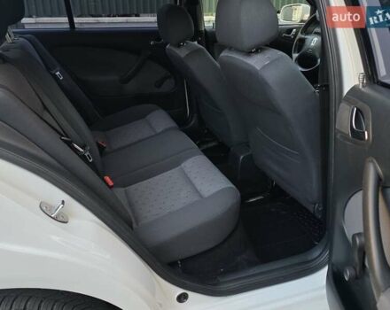 Білий Шкода Октавія, об'ємом двигуна 1.6 л та пробігом 230 тис. км за 4999 $, фото 30 на Automoto.ua