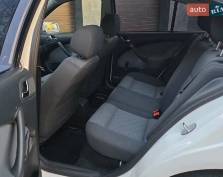 Білий Шкода Октавія, об'ємом двигуна 1.6 л та пробігом 230 тис. км за 4999 $, фото 25 на Automoto.ua