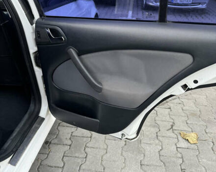 Белый Шкода Октавия, объемом двигателя 1.6 л и пробегом 213 тыс. км за 4500 $, фото 26 на Automoto.ua