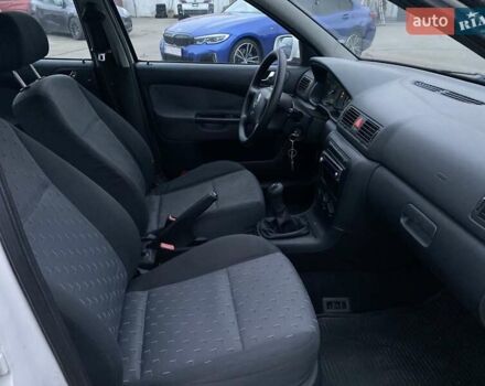 Білий Шкода Октавія, об'ємом двигуна 1.6 л та пробігом 261 тис. км за 4750 $, фото 10 на Automoto.ua