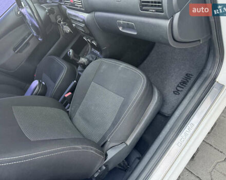 Белый Шкода Октавия, объемом двигателя 1.6 л и пробегом 213 тыс. км за 4500 $, фото 19 на Automoto.ua