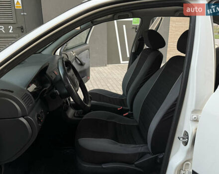 Шкода Октавия 2007 в Львове на Automoto.ua Белый Шкода Октавия, объемом двигателя 1.9 л и пробегом 249 тыс. км за 2700 $, фото 10 на Automoto.ua