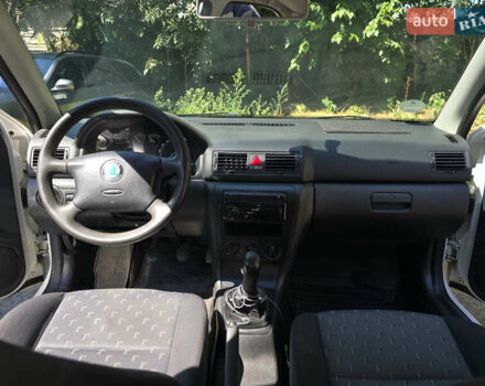Білий Шкода Октавія, об'ємом двигуна 1.6 л та пробігом 196 тис. км за 4900 $, фото 12 на Automoto.ua