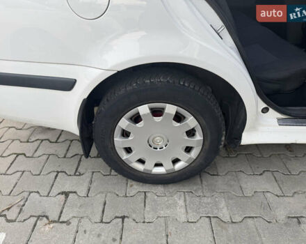 Белый Шкода Октавия, объемом двигателя 1.6 л и пробегом 213 тыс. км за 4500 $, фото 8 на Automoto.ua