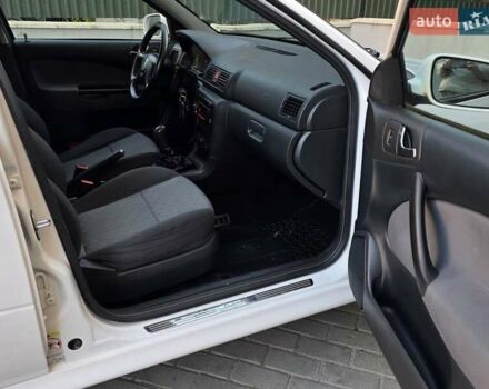 Білий Шкода Октавія, об'ємом двигуна 1.6 л та пробігом 230 тис. км за 4999 $, фото 32 на Automoto.ua