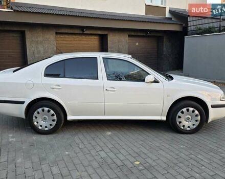Білий Шкода Октавія, об'ємом двигуна 1.6 л та пробігом 230 тис. км за 4999 $, фото 12 на Automoto.ua