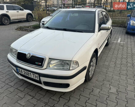 Белый Шкода Октавия, объемом двигателя 1.6 л и пробегом 213 тыс. км за 4500 $, фото 10 на Automoto.ua