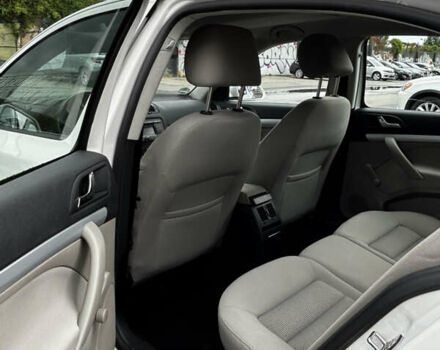 Белый Шкода Октавия, объемом двигателя 1.6 л и пробегом 185 тыс. км за 7800 $, фото 5 на Automoto.ua