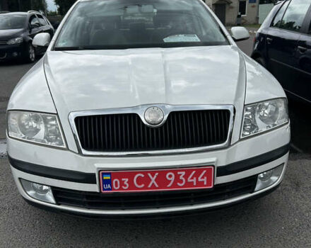 Белый Шкода Октавия, объемом двигателя 1.6 л и пробегом 185 тыс. км за 7800 $, фото 1 на Automoto.ua