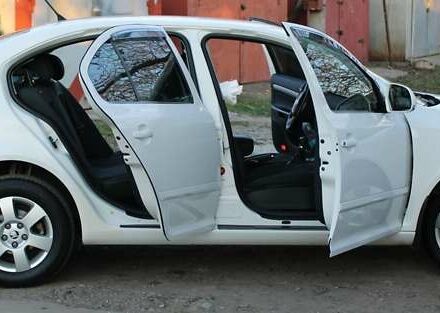 Белый Шкода Октавия, объемом двигателя 1.59 л и пробегом 216 тыс. км за 8500 $, фото 1 на Automoto.ua