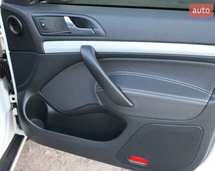 Белый Шкода Октавия, объемом двигателя 1.59 л и пробегом 216 тыс. км за 8500 $, фото 4 на Automoto.ua