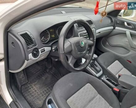 Белый Шкода Октавия, объемом двигателя 1.6 л и пробегом 270 тыс. км за 7250 $, фото 4 на Automoto.ua