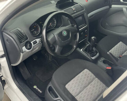 Белый Шкода Октавия, объемом двигателя 1.9 л и пробегом 299 тыс. км за 7000 $, фото 9 на Automoto.ua