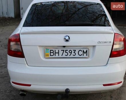 Белый Шкода Октавия, объемом двигателя 1.59 л и пробегом 216 тыс. км за 8500 $, фото 3 на Automoto.ua