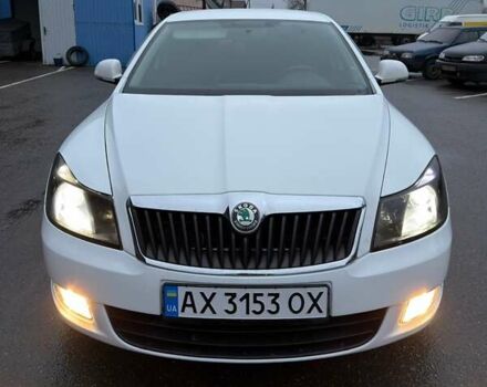 Білий Шкода Октавія, об'ємом двигуна 1.6 л та пробігом 251 тис. км за 5999 $, фото 4 на Automoto.ua