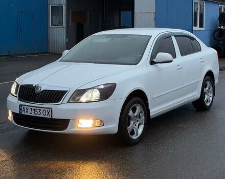 Білий Шкода Октавія, об'ємом двигуна 1.6 л та пробігом 251 тис. км за 5999 $, фото 1 на Automoto.ua