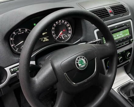 Белый Шкода Октавия, объемом двигателя 1.6 л и пробегом 235 тыс. км за 6900 $, фото 6 на Automoto.ua