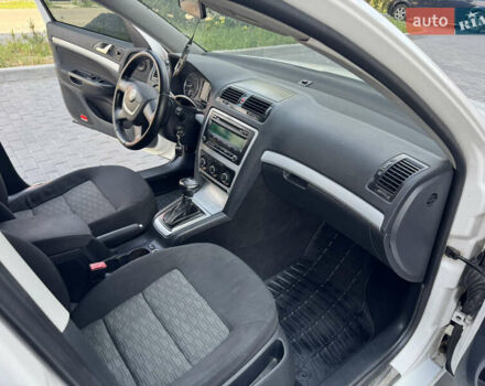 Белый Шкода Октавия, объемом двигателя 1.8 л и пробегом 283 тыс. км за 6499 $, фото 10 на Automoto.ua