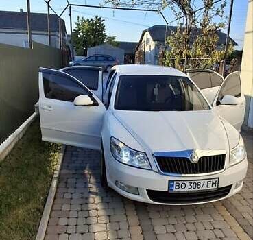 Шкода Октавия 2010 в Тернополе на Automoto.ua Белый Шкода Октавия, объемом двигателя 1.9 л и пробегом 347 тыс. км за 7500 $, фото 11 на Automoto.ua