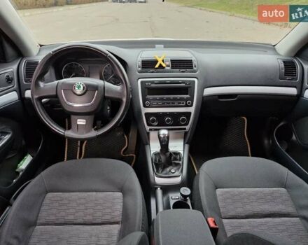 Білий Шкода Октавія, об'ємом двигуна 1.6 л та пробігом 200 тис. км за 8300 $, фото 7 на Automoto.ua