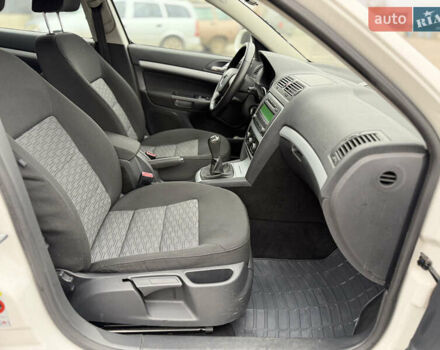 Белый Шкода Октавия, объемом двигателя 1.6 л и пробегом 239 тыс. км за 7999 $, фото 28 на Automoto.ua