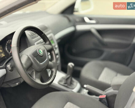 Белый Шкода Октавия, объемом двигателя 1.6 л и пробегом 239 тыс. км за 7999 $, фото 23 на Automoto.ua