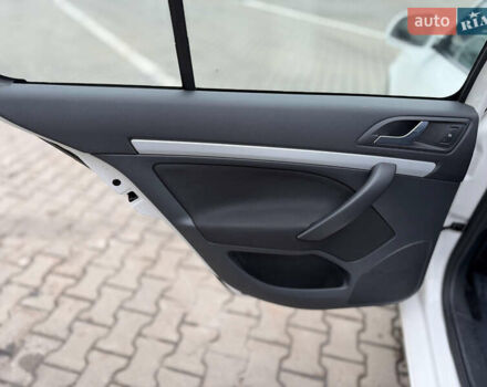 Белый Шкода Октавия, объемом двигателя 1.6 л и пробегом 239 тыс. км за 7999 $, фото 33 на Automoto.ua