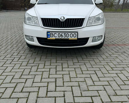 Белый Шкода Октавия, объемом двигателя 1.6 л и пробегом 286 тыс. км за 7500 $, фото 3 на Automoto.ua