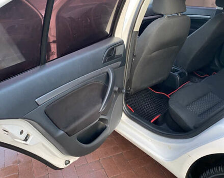 Білий Шкода Октавія, об'ємом двигуна 1.6 л та пробігом 330 тис. км за 6688 $, фото 10 на Automoto.ua