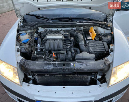 Білий Шкода Октавія, об'ємом двигуна 1.6 л та пробігом 330 тис. км за 6688 $, фото 18 на Automoto.ua