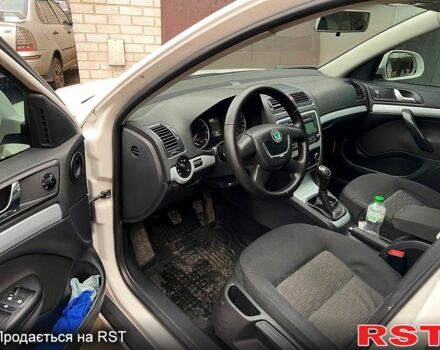 Белый Шкода Октавия, объемом двигателя 1.6 л и пробегом 257 тыс. км за 7000 $, фото 8 на Automoto.ua