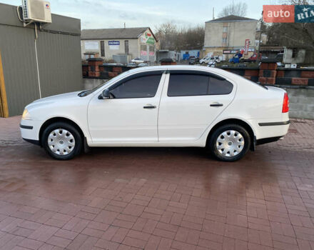 Білий Шкода Октавія, об'ємом двигуна 1.6 л та пробігом 330 тис. км за 6688 $, фото 3 на Automoto.ua