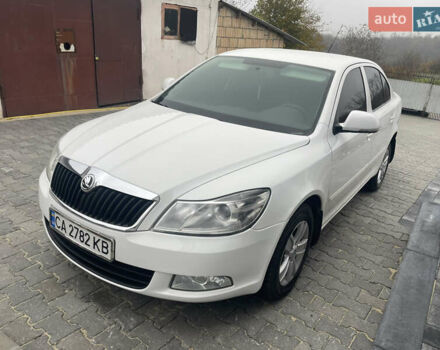 Белый Шкода Октавия, объемом двигателя 1.6 л и пробегом 235 тыс. км за 6900 $, фото 2 на Automoto.ua