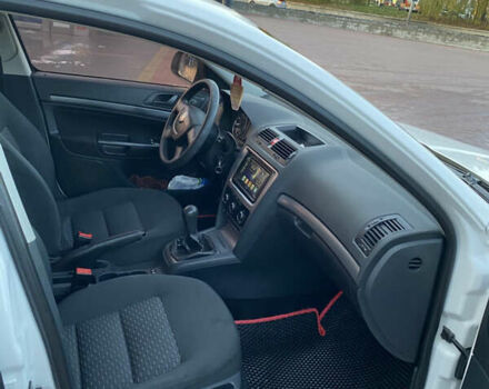 Білий Шкода Октавія, об'ємом двигуна 1.6 л та пробігом 330 тис. км за 6688 $, фото 14 на Automoto.ua