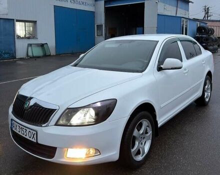 Білий Шкода Октавія, об'ємом двигуна 1.6 л та пробігом 251 тис. км за 5999 $, фото 5 на Automoto.ua