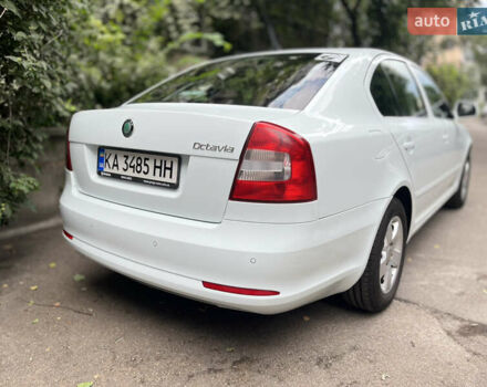 Белый Шкода Октавия, объемом двигателя 1.2 л и пробегом 238 тыс. км за 5500 $, фото 4 на Automoto.ua