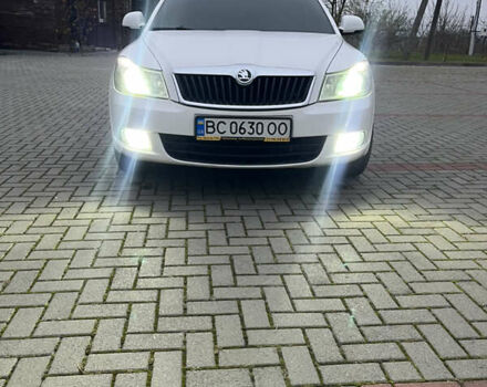 Белый Шкода Октавия, объемом двигателя 1.6 л и пробегом 286 тыс. км за 7500 $, фото 2 на Automoto.ua