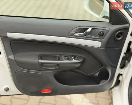 Белый Шкода Октавия, объемом двигателя 1.6 л и пробегом 239 тыс. км за 7999 $, фото 21 на Automoto.ua