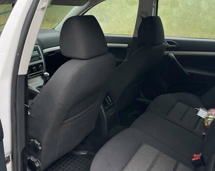 Белый Шкода Октавия, объемом двигателя 1.6 л и пробегом 235 тыс. км за 6900 $, фото 8 на Automoto.ua