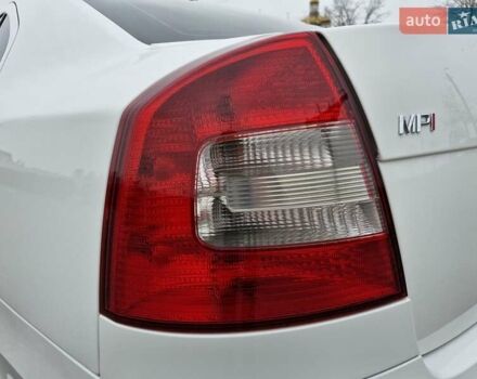 Білий Шкода Октавія, об'ємом двигуна 1.6 л та пробігом 200 тис. км за 8300 $, фото 9 на Automoto.ua