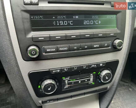 Белый Шкода Октавия, объемом двигателя 1.2 л и пробегом 238 тыс. км за 5500 $, фото 38 на Automoto.ua