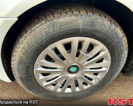 Белый Шкода Октавия, объемом двигателя 1.6 л и пробегом 257 тыс. км за 7000 $, фото 13 на Automoto.ua