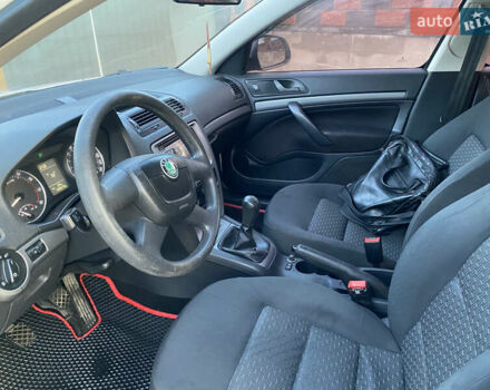 Білий Шкода Октавія, об'ємом двигуна 1.6 л та пробігом 330 тис. км за 6688 $, фото 28 на Automoto.ua