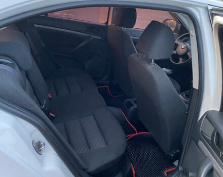 Білий Шкода Октавія, об'ємом двигуна 1.6 л та пробігом 330 тис. км за 6688 $, фото 15 на Automoto.ua