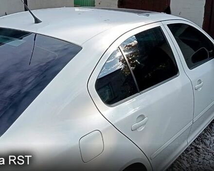 Белый Шкода Октавия, объемом двигателя 2 л и пробегом 300 тыс. км за 8000 $, фото 3 на Automoto.ua