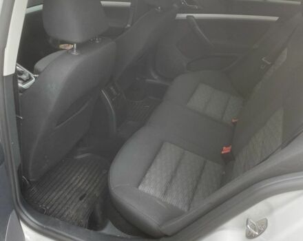 Белый Шкода Октавия, объемом двигателя 2 л и пробегом 190 тыс. км за 8200 $, фото 3 на Automoto.ua