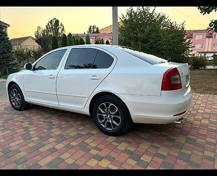 Белый Шкода Октавия, объемом двигателя 2 л и пробегом 240 тыс. км за 8700 $, фото 7 на Automoto.ua