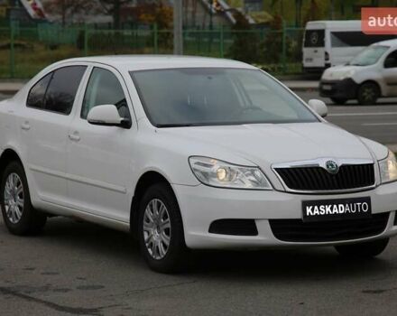 Белый Шкода Октавия, объемом двигателя 1.6 л и пробегом 239 тыс. км за 8100 $, фото 2 на Automoto.ua